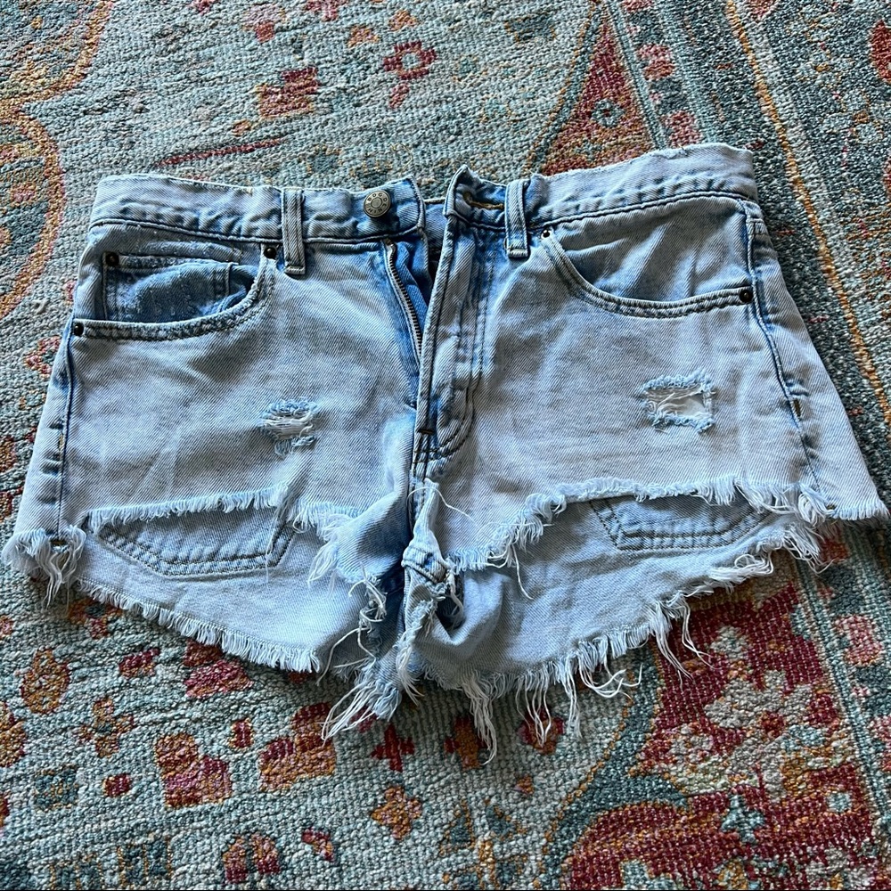 BDG acid wash essential short mid rise